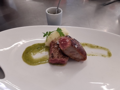 Recetario LINGOTE DE TXULETA DE VACA CON CHIMICHURRI, SALSA DE PIMIENTOS DEL PADRÓN Y PARMENTIER DE PATATA