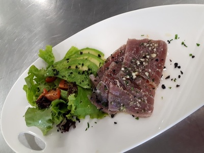 Recetario ENSALADA DE AGUACATE Y BONITO MARINADO